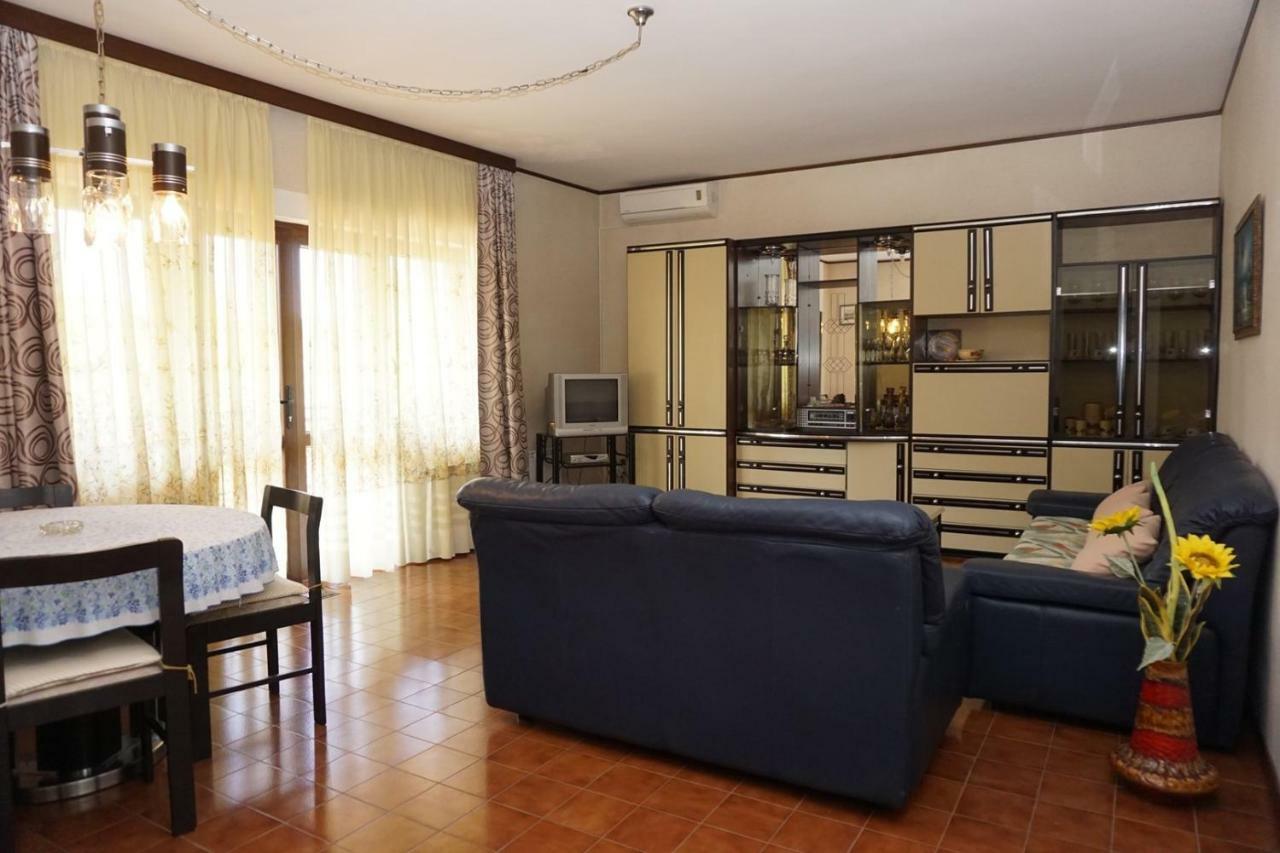 Mariella Hotel Basanija Exterior photo